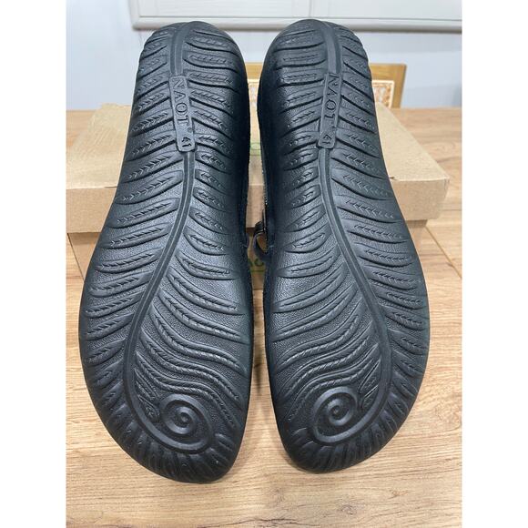 Naot Kirei Mary Jane Black Suede Leather Combo Size 10/11 US 41 EU NIB Versatile - Picture 10 of 14